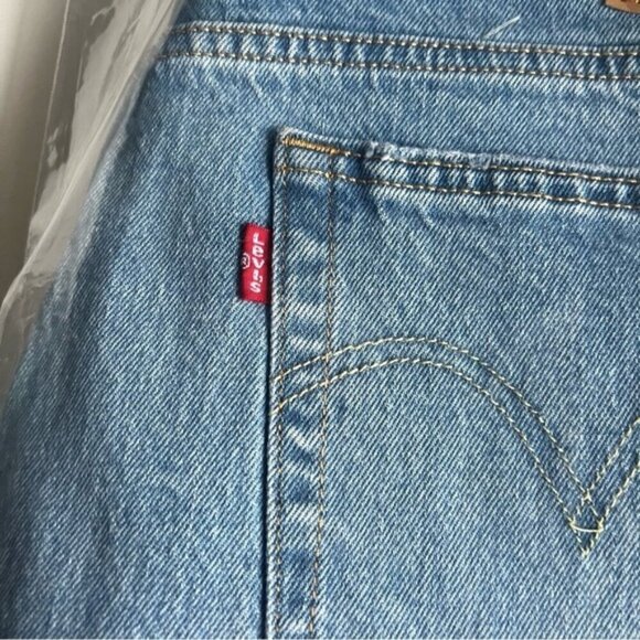NWOT - Levi's -Women's 501 Original Fit 31 x 30 Jeans-Be Right There-Medium Wash - Picture 5 of 11